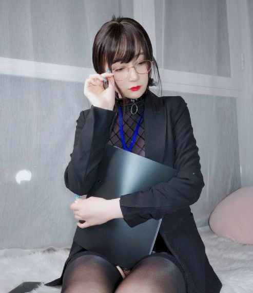 美女超短裙性感热舞
