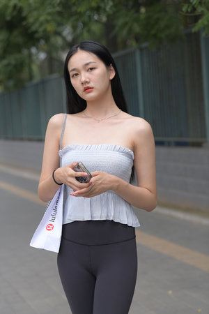 松下荣松子跟下属出差
